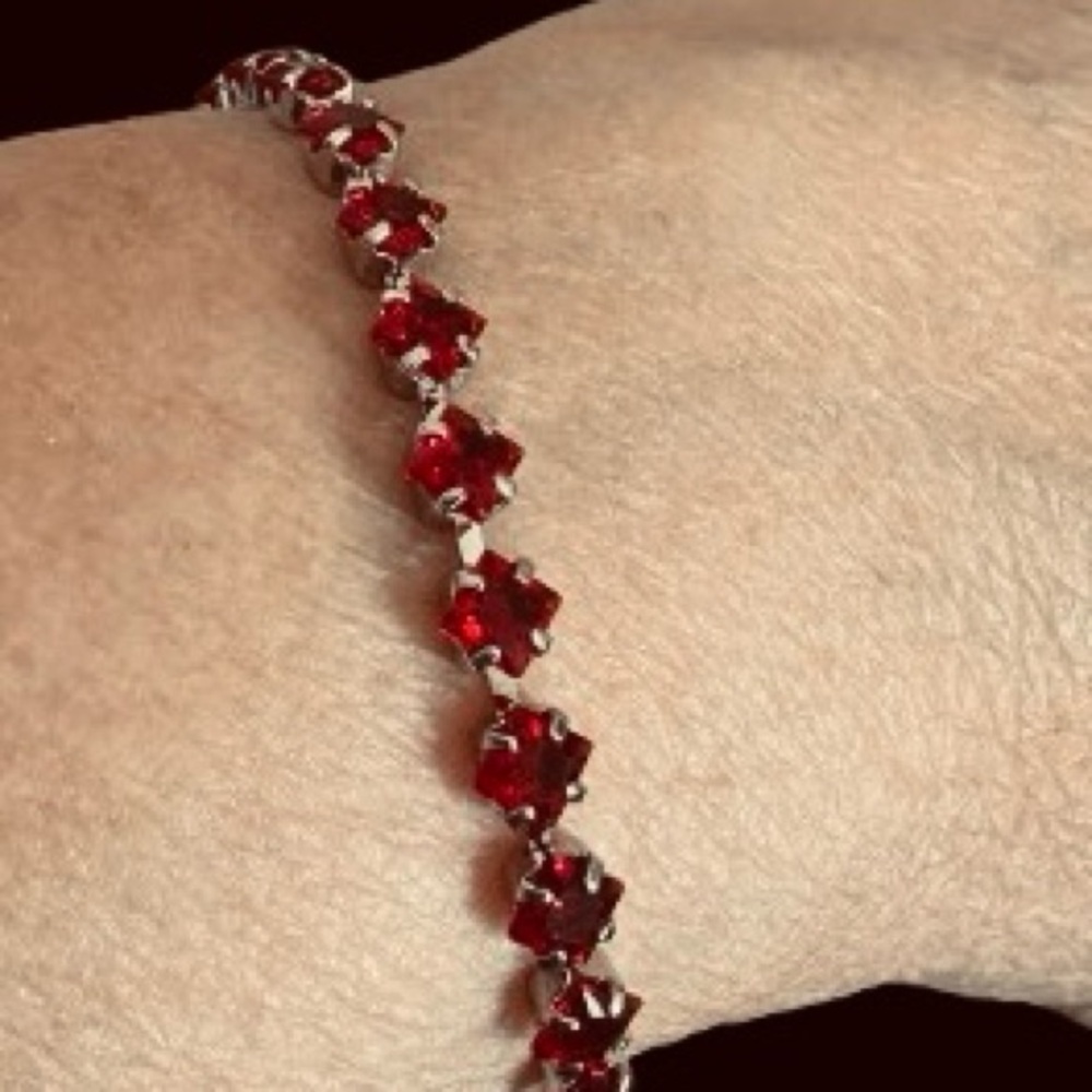 Pretty Bird Jewelry 18K White Gold Plated Bracelet with Gems